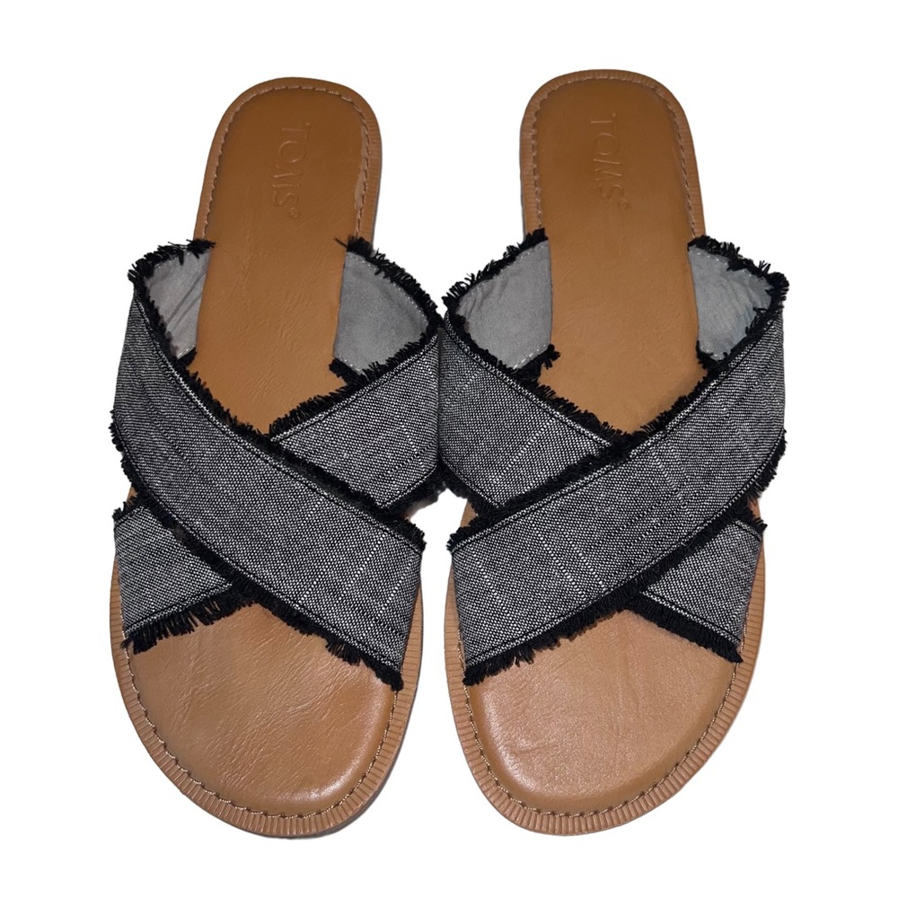TOMS Vic Fringe Flat Sandals in Black and Gray